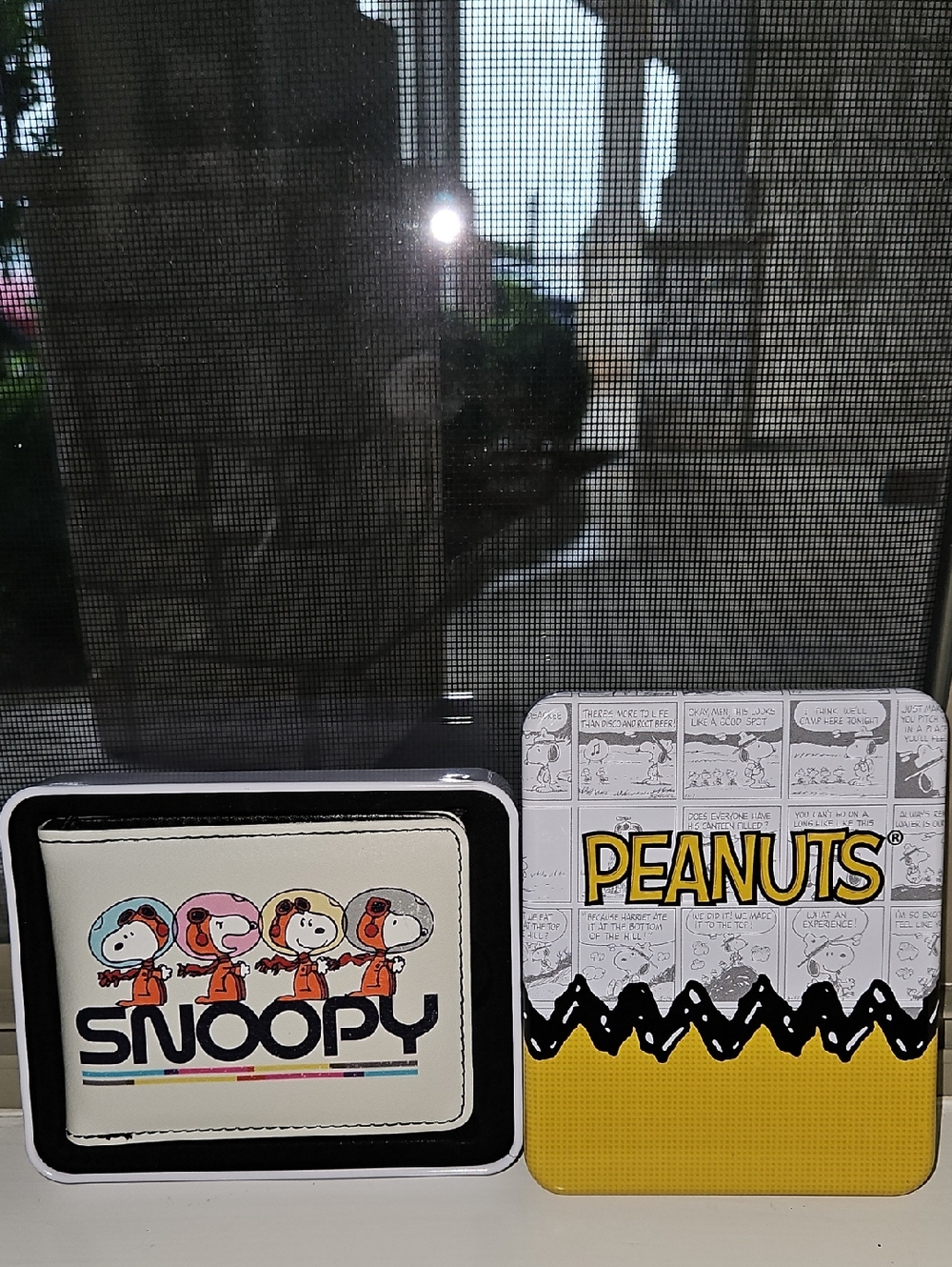 Peanuts Snoopy 2 Sided Wallet Collectible Tin Set - Yellow & White